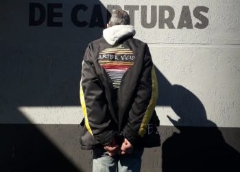 Foragido da Justiça é preso na fila de vacinação no Paraná