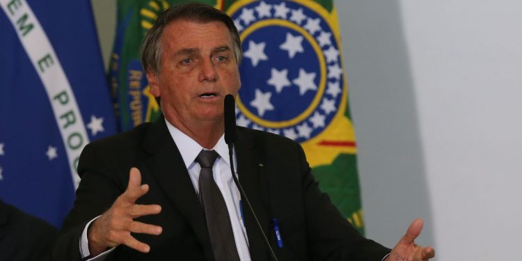Presidente Bolsonaro diz que deve vetar dinheiro para o fundo eleitoral