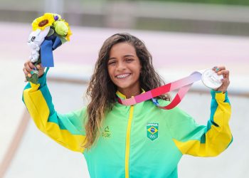 Fadinha, medalhista mais jovem do Brasil, fala com à Rádio Cultura após prata em Tóquio