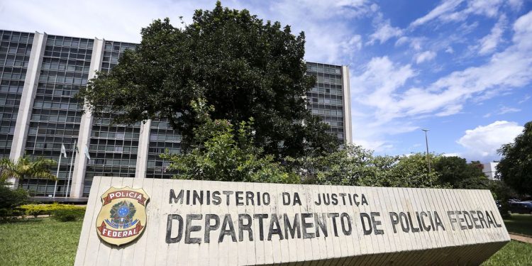 PF abre inquérito para apurar conduta do presidente no caso Covaxin