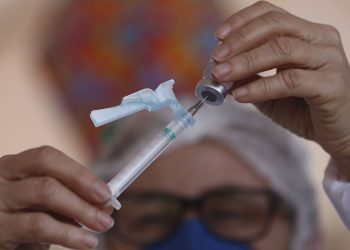 Covid-19: média de mortes no país atinge menor nível desde fevereiro