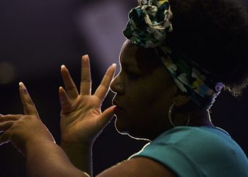 Presidente sanciona lei sobre educação bilíngue de surdos