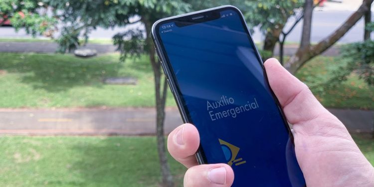 Trabalhadores nascidos em outubro podem sacar auxílio emergencial
