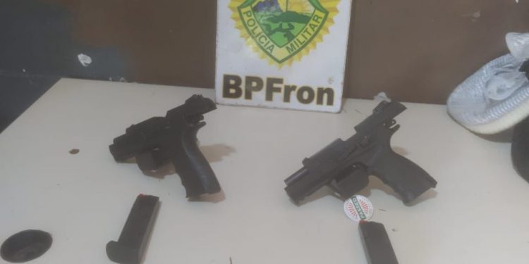 Homem é preso com armas e carregadores em ônibus que saía de Foz do Iguaçu