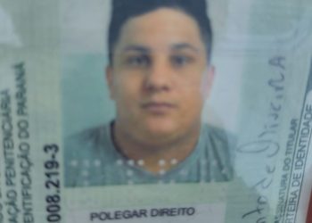 Homem é morto à tiros em casa e assassinos deixam bilhete