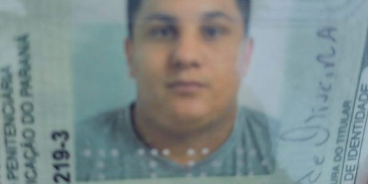 Homem é morto à tiros em casa e assassinos deixam bilhete
