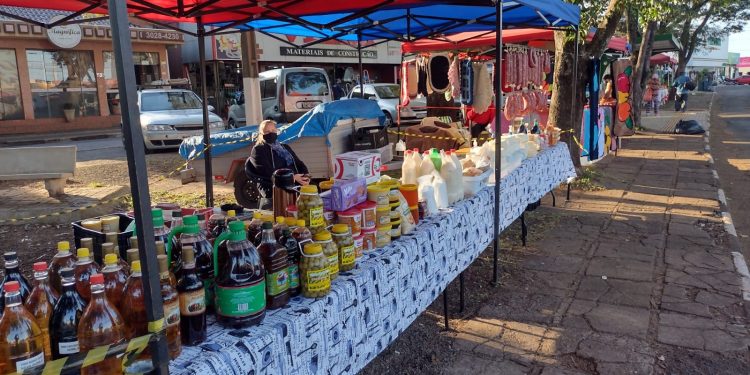Feirinhas levam produtos coloniais e frescos aos moradores dos bairros