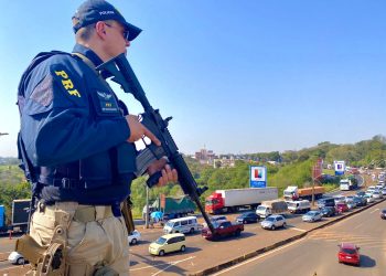 PRF desencadeia operação contra crimes na zona primária de fronteira em Foz do Iguaçu