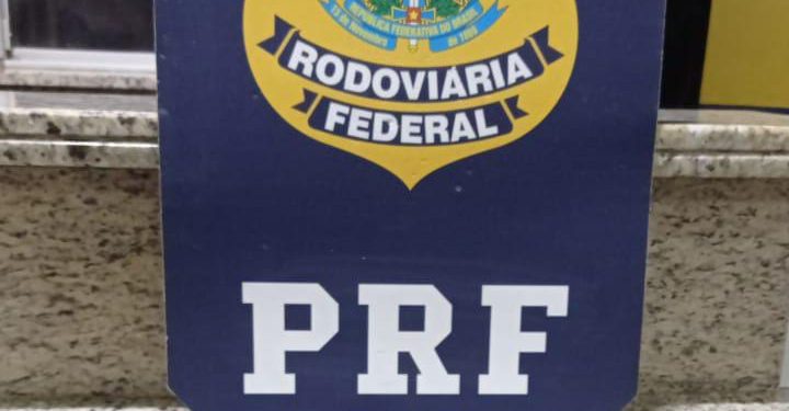 PRF prende passageiro de ônibus com 4 revólveres