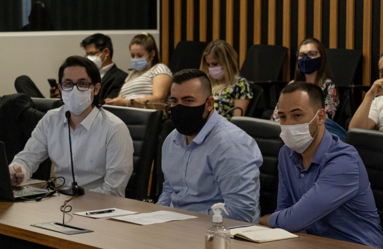 Apenas 20% dos recursos de licitações municipais ficam em Foz, aponta estudo