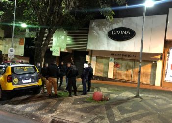 Equipes da Polícia Militar frustam furto à joalheria