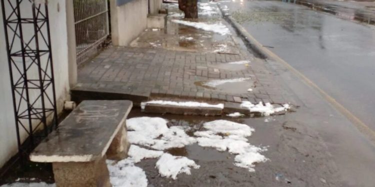 “Inesperada’, chuva de granizo toma conta de Curitiba e região; imagens impressionam
