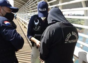 Brasileiro expulso do Paraguai é levado pela Interpol até a metade da Ponte