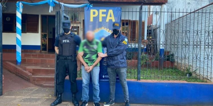Homem acusado de abusar das filhas por 7 anos é preso em Puerto Iguazú