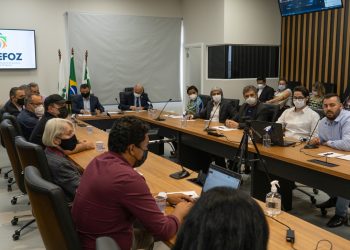 Apenas 20% dos recursos de licitações municipais ficam em Foz, aponta estudo