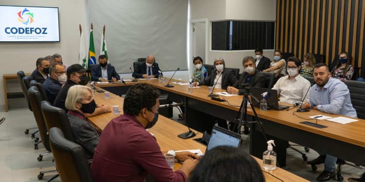 Apenas 20% dos recursos de licitações municipais ficam em Foz, aponta estudo