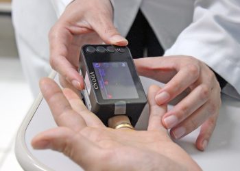 Hemonúcleo de Foz recebe novo equipamento para análise de hemoglobina e hematócrito