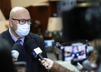 Multa inibe fura-fila na vacina contra covid