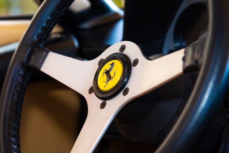 Ícone da série de TV Magnum, Ferrari 308 GTS é exposta no Centro de Visitantes da Itaipu