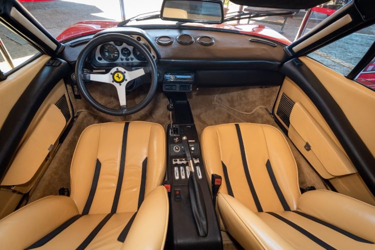 Ícone da série de TV Magnum, Ferrari 308 GTS é exposta no Centro de Visitantes da Itaipu