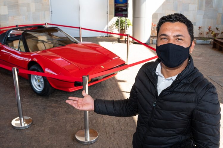 Ícone da série de TV Magnum, Ferrari 308 GTS é exposta no Centro de Visitantes da Itaipu