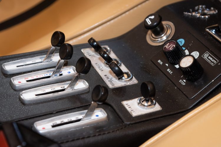 Ícone da série de TV Magnum, Ferrari 308 GTS é exposta no Centro de Visitantes da Itaipu