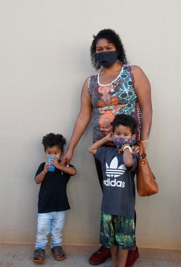 Novos moradores dos Boicy I e II comemoram a conquista da casa própria