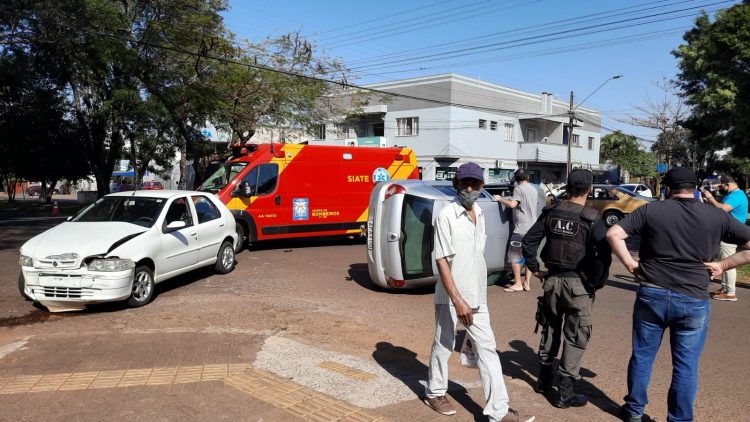 Mulher é atendida pelo SIATE após acidente na Avenida Pôr do Sol