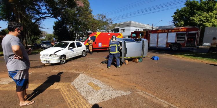 Mulher é atendida pelo SIATE após acidente na Avenida Pôr do Sol