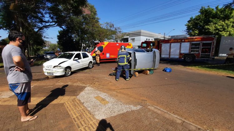 Mulher é atendida pelo SIATE após acidente na Avenida Pôr do Sol