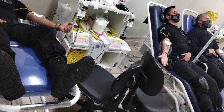 Ação Social: Policiais Penais do SOE doam sangue no Hemonúcleo de Foz