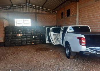 Homem é preso com armas, veículo roubado e cigarros contrabandeados