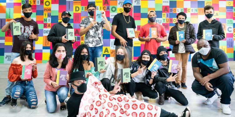 Jovens de Foz do Iguaçu ganham voz por meio da arte em projeto organizado pela Itaipu
