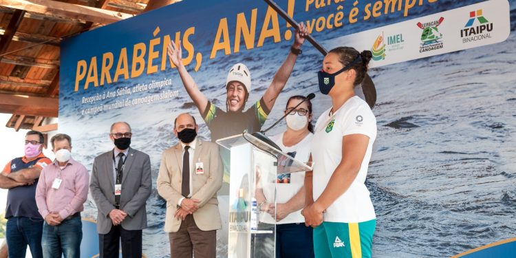 De volta da Olimpíada de Tóquio, Ana Sátila recebe homenagem na Itaipu