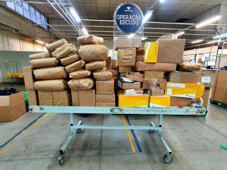 Receita Federal apreende celulares, notebook, GPS e melzinho do amor nos Correios