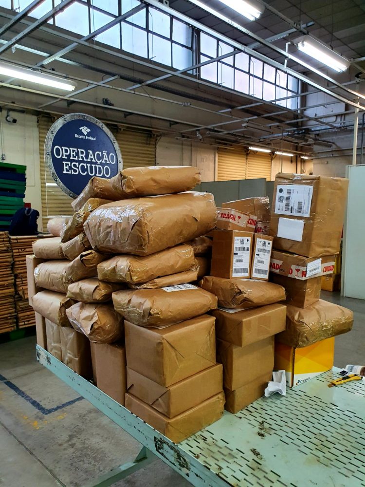 Receita Federal apreende celulares, notebook, GPS e melzinho do amor nos Correios