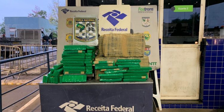 Após perseguição na Vila Portes, RF e FN apreendem meia tonelada de maconha