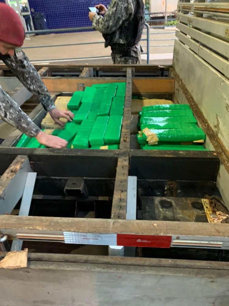 Após perseguição na Vila Portes, RF e FN apreendem meia tonelada de maconha