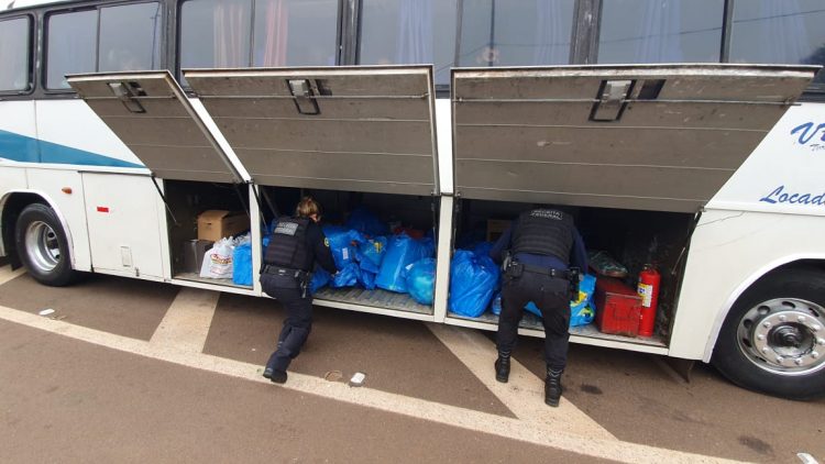 Receita Federal apreende três ônibus com contrabando e descaminho em Santa Terezinha
