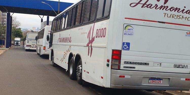 Receita Federal apreende três ônibus com contrabando e descaminho em Santa Terezinha