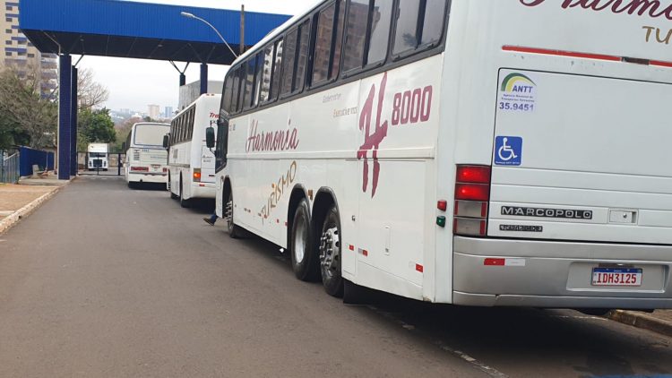 Receita Federal apreende três ônibus com contrabando e descaminho em Santa Terezinha