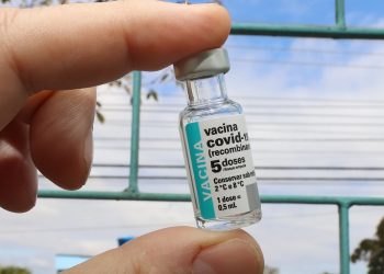 Foz amplia vacinação para faixa etária com 20 anos ou mais