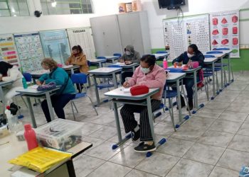 Educação de Jovens e Adultos resgata a dignidade e transforma a vida de alunos em Foz