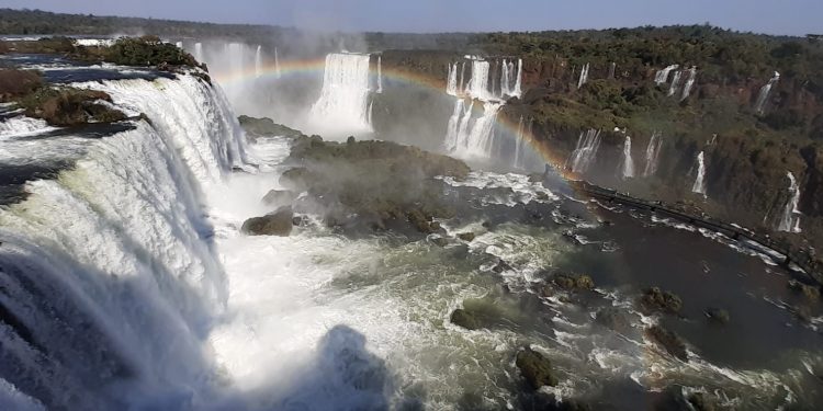 Cataratas do Iguaçu com vazão acima da média