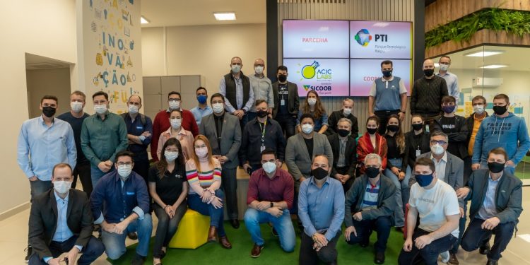 Oeste do Paraná ganha com parceria entre principais atores de Inovação, PTI-BR e AcicLabs