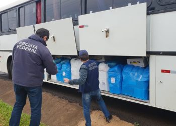 Receita Federal e PRF retêm ônibus de turismo com mercadorias descaminhadas