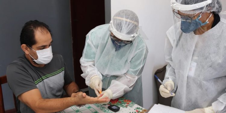 Programa de Atendimento Domiciliar Covid-19 atende pessoas acima dos 20 anos em Foz