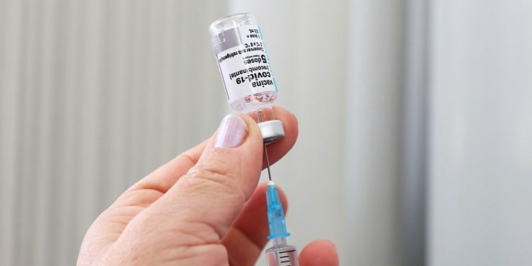 Foz amplia vacinação contra a Covid para pessoas com 18 anos ou mais