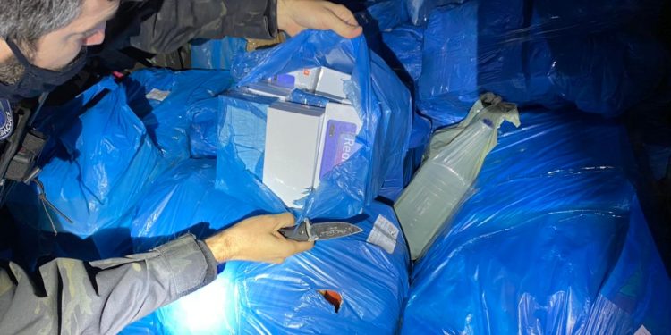 4 veículos são retidos durante fim de semana pela Receita Federal, PRF e BPFRON