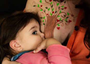 Mães doadoras de leite participam de ação em lembrança do Agosto Dourado